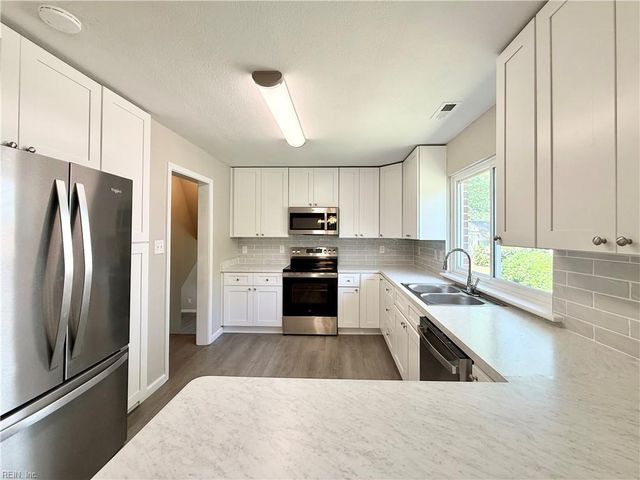 3900 Edinburgh DR, Virginia Beach, VA 23452