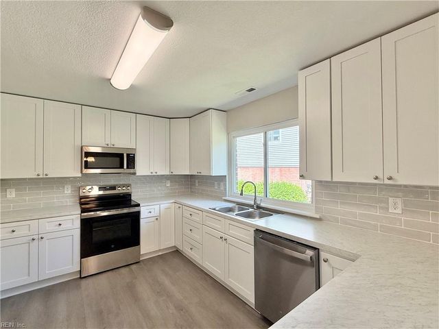 3900 Edinburgh DR, Virginia Beach, VA 23452