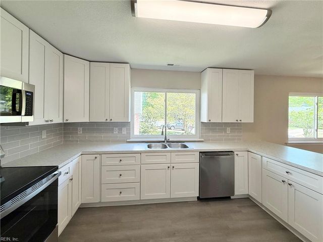 3900 Edinburgh DR, Virginia Beach, VA 23452