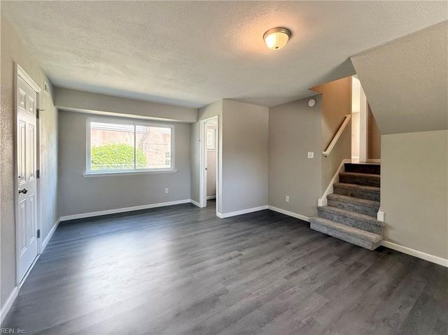 3900 Edinburgh DR, Virginia Beach, VA 23452