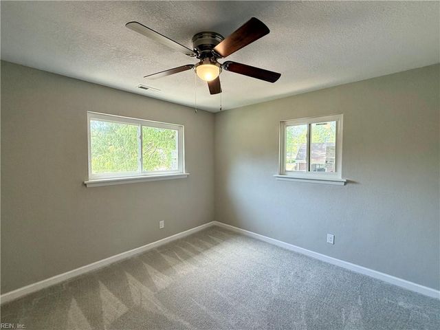 3900 Edinburgh DR, Virginia Beach, VA 23452