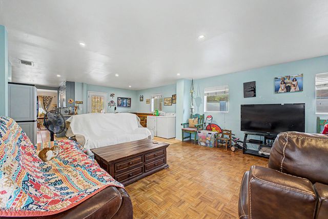 1172 E Allen Road, Tucson, AZ 85719