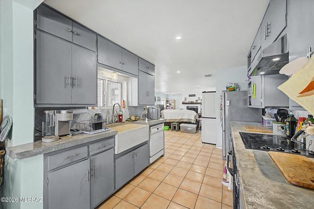 1172 E Allen Road, Tucson, AZ 85719