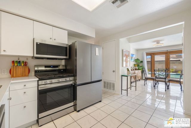 628 S Mountain View Drive, Palm Springs, CA 92264