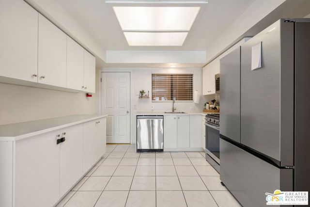 628 S Mountain View Drive, Palm Springs, CA 92264