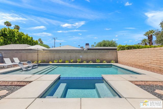 628 S Mountain View Drive, Palm Springs, CA 92264