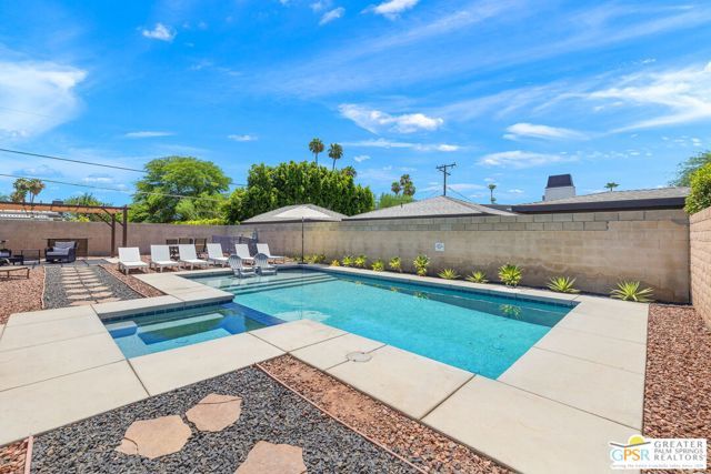 628 S Mountain View Drive, Palm Springs, CA 92264