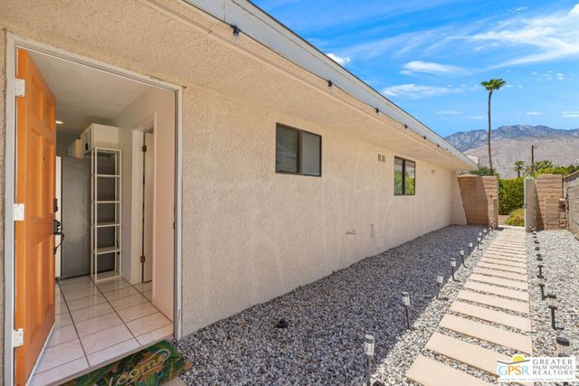 628 S Mountain View Drive, Palm Springs, CA 92264