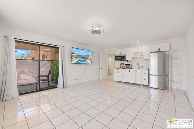 628 S Mountain View Drive, Palm Springs, CA 92264