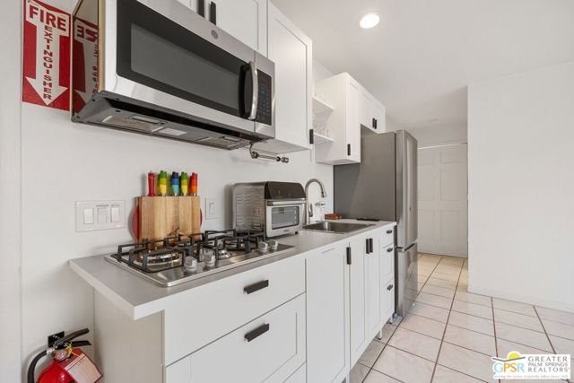 628 S Mountain View Drive, Palm Springs, CA 92264