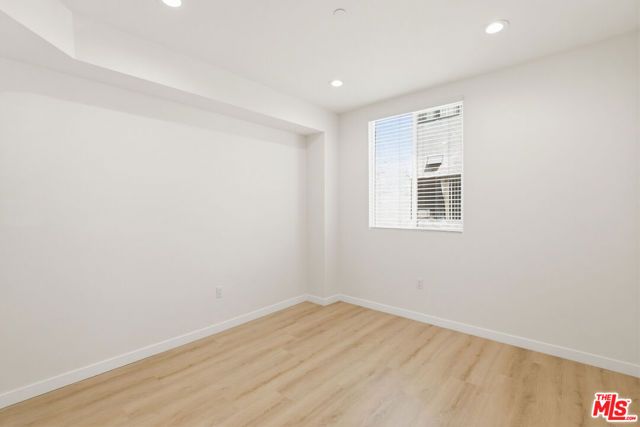8827 Van Nuys Boulevard 103, Panorama City (los Angeles), CA 91402