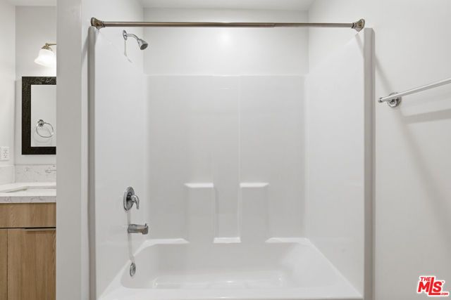 8827 Van Nuys Boulevard 103, Panorama City (los Angeles), CA 91402