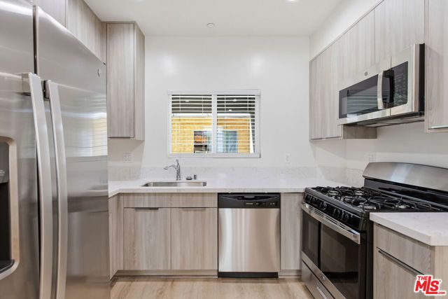 8827 Van Nuys Boulevard 103, Panorama City (los Angeles), CA 91402