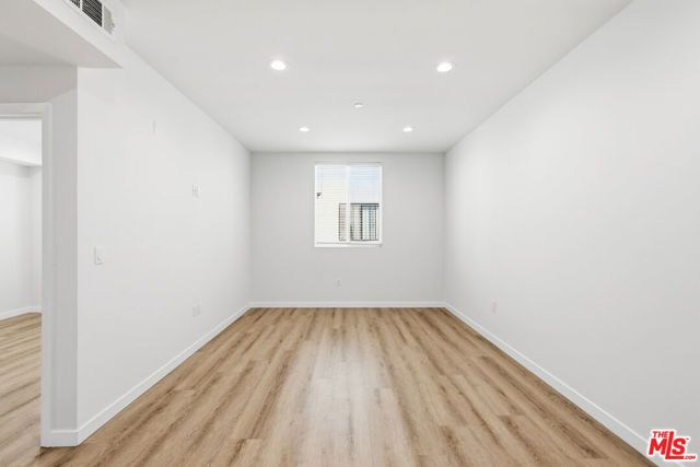 8827 Van Nuys Boulevard 103, Panorama City (los Angeles), CA 91402