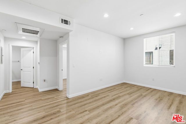 8827 Van Nuys Boulevard 103, Panorama City (los Angeles), CA 91402