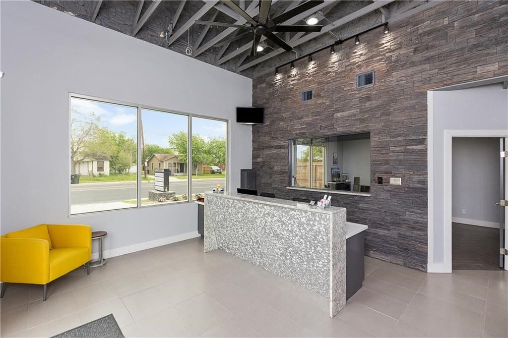 5117 Williams Dr, Corpus Christi, TX 78411 — photo 2