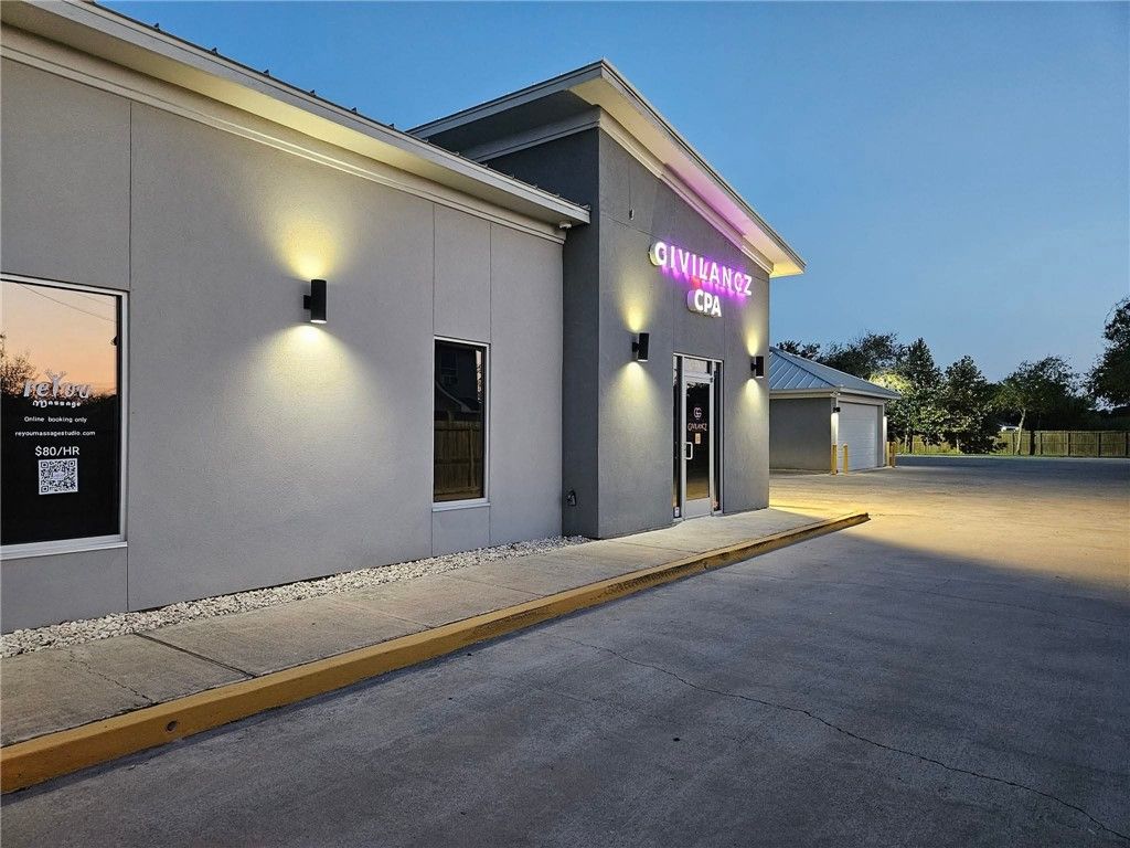 5117 Williams Dr, Corpus Christi, TX 78411 — photo 4