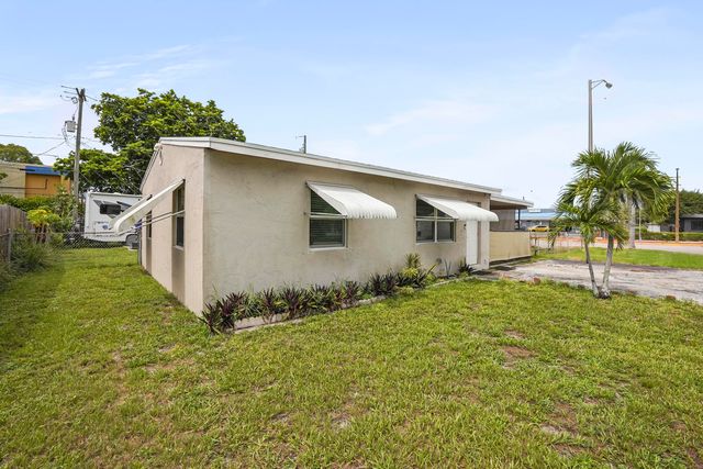 3231 Vassallo Avenue, Palm Springs, FL 33461