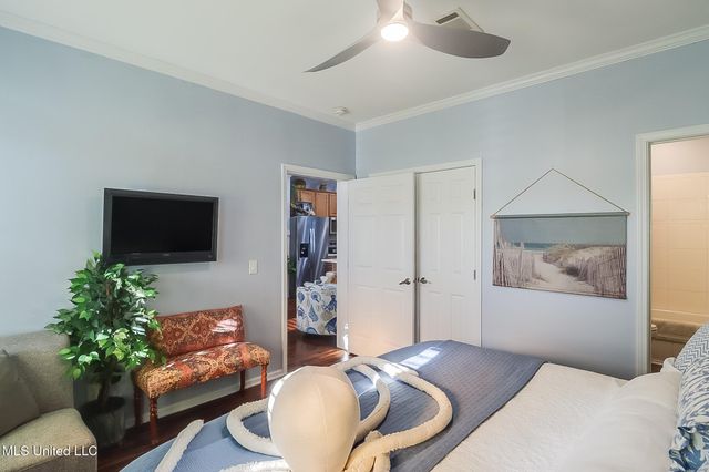 1515 E Beach Boulevard, 212, Pass Christian, MS 39571