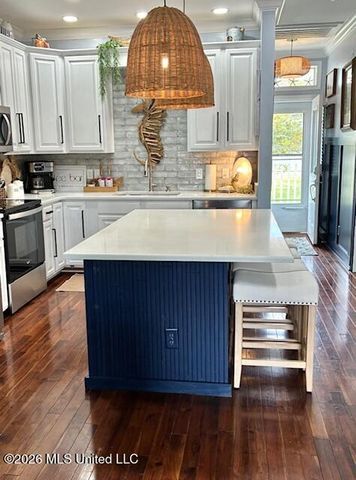 1515 E Beach Boulevard, 212, Pass Christian, MS 39571