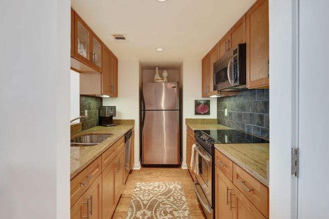 66 Monroe Ave Apt 1004, Memphis, TN 38103