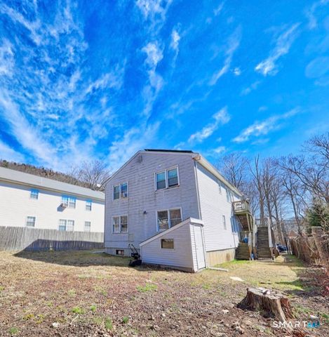 18 West Hills Road, New Haven, CT 06515