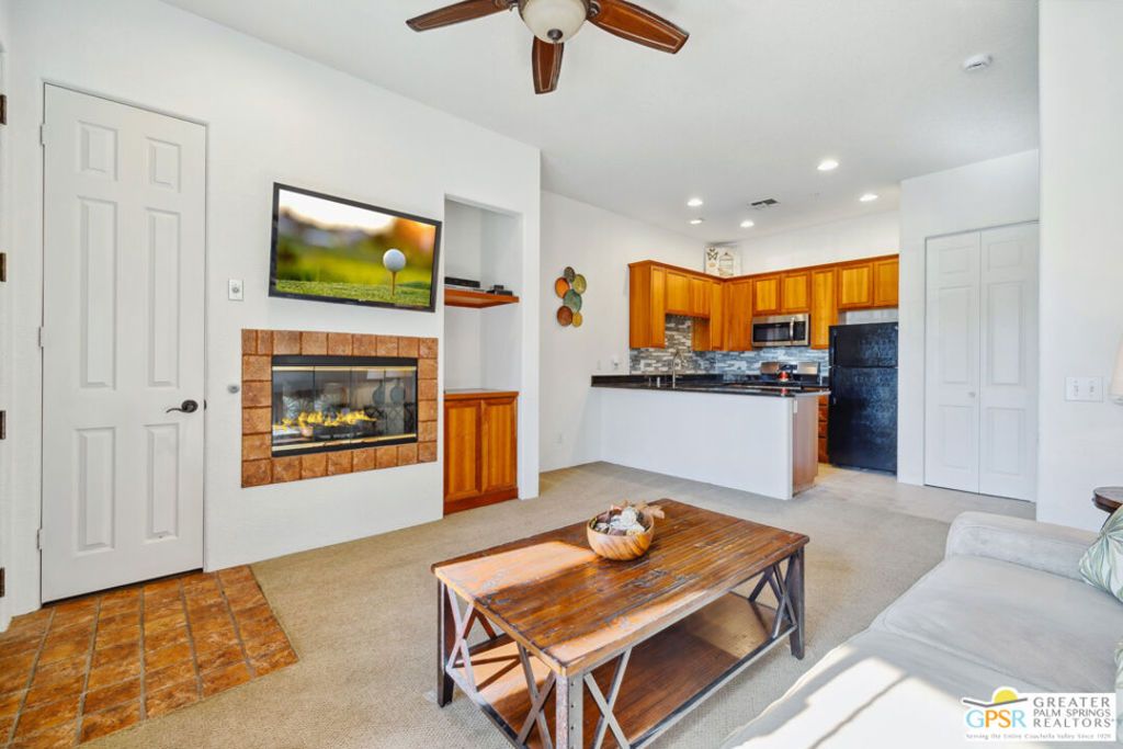 Image 2 of property listing at 50690 Santa Rosa Plaza 2, La Quinta, CA 92253