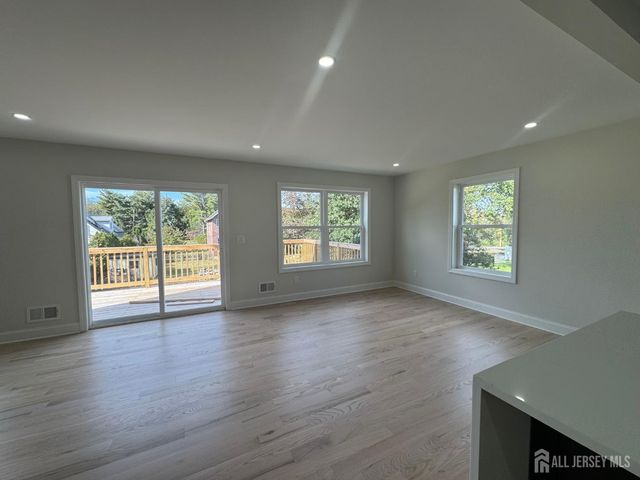 17 John Street, Sayreville, NJ 08857