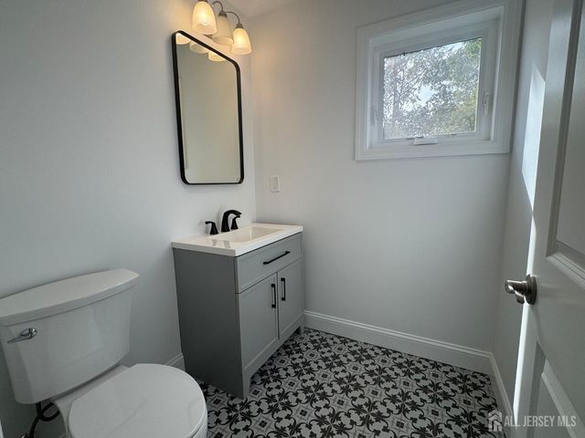 17 John Street, Sayreville, NJ 08857