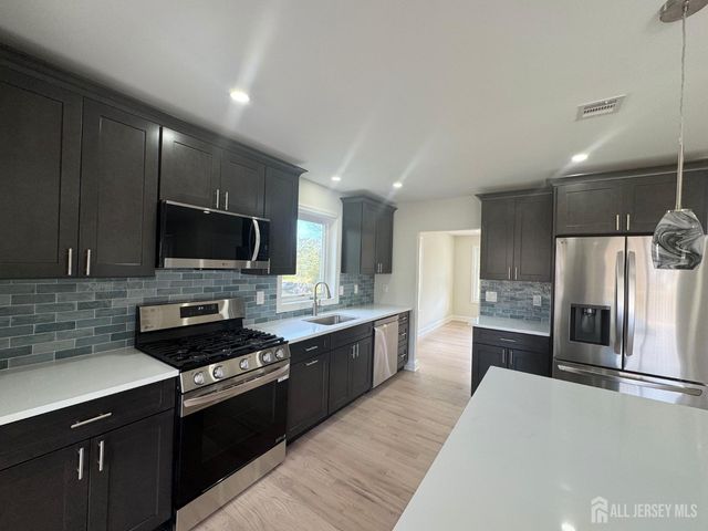 17 John Street, Sayreville, NJ 08857