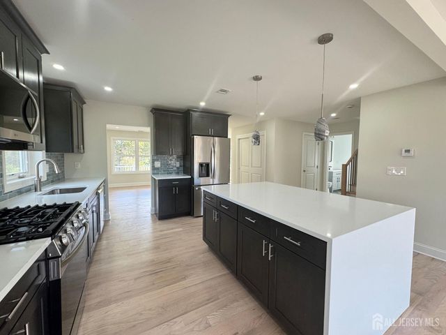 17 John Street, Sayreville, NJ 08857