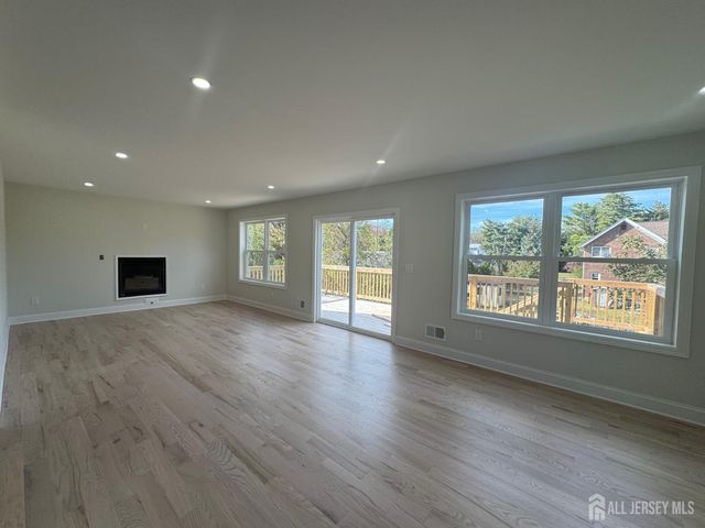 17 John Street, Sayreville, NJ 08857