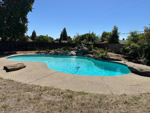 41148 Fig Grove Place, Madera, CA 93636