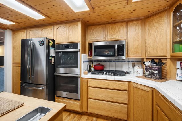 2216 Castlewood Ln, Arnold, CA 95223