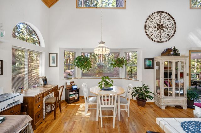 2216 Castlewood Ln, Arnold, CA 95223