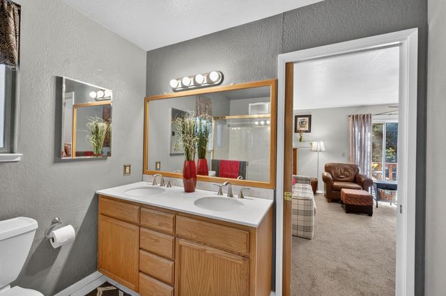 2216 Castlewood Ln, Arnold, CA 95223