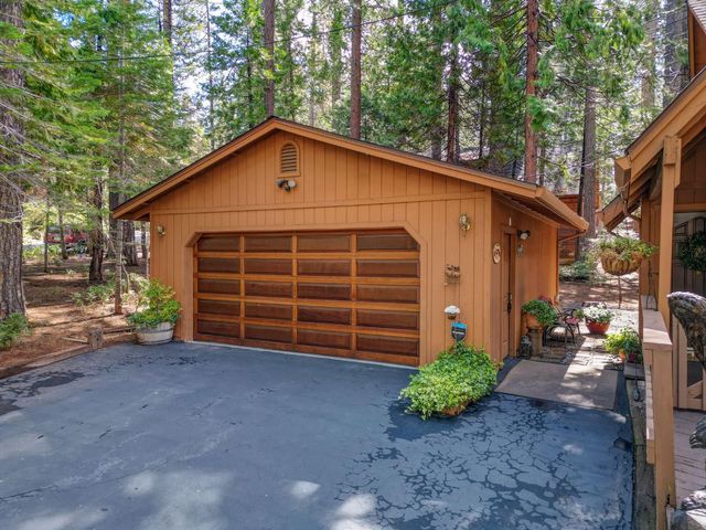 2216 Castlewood Ln, Arnold, CA 95223