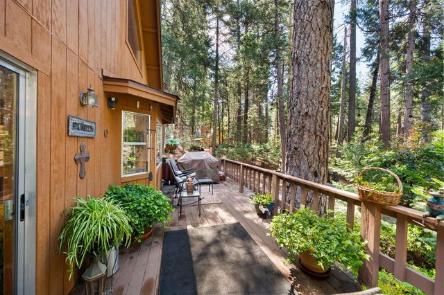 2216 Castlewood Ln, Arnold, CA 95223