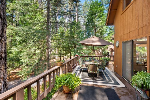 2216 Castlewood Ln, Arnold, CA 95223
