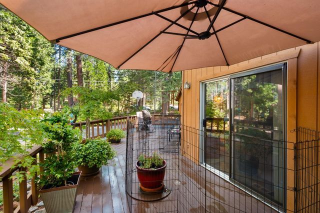 2216 Castlewood Ln, Arnold, CA 95223
