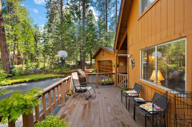 2216 Castlewood Ln, Arnold, CA 95223
