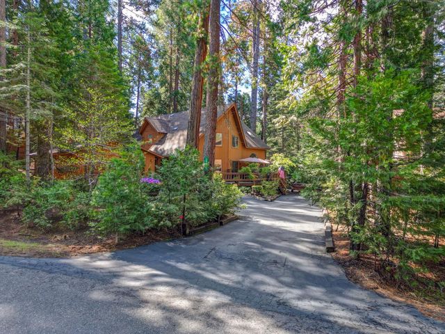 2216 Castlewood Ln, Arnold, CA 95223