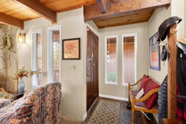 2216 Castlewood Ln, Arnold, CA 95223