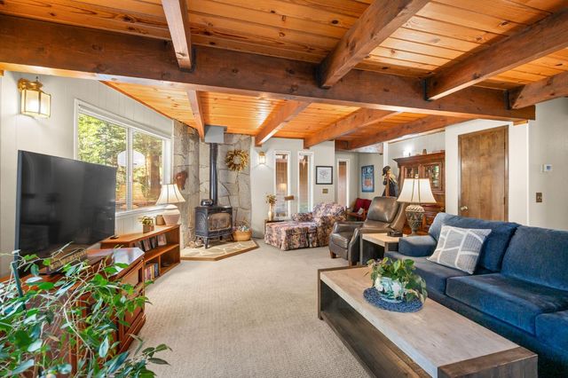 2216 Castlewood Ln, Arnold, CA 95223