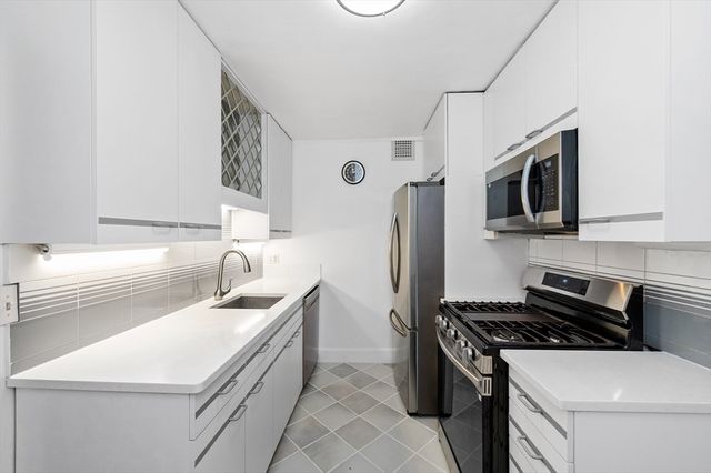 77 Pond Avenue 401, Brookline, MA 02445