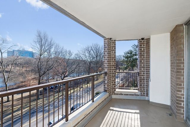 77 Pond Avenue 401, Brookline, MA 02445