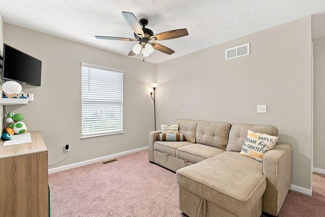 182 Mannaseh Drive W, Granville, OH 43023