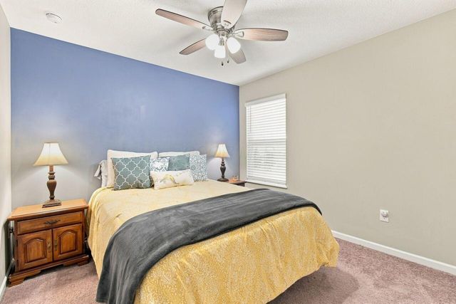 182 Mannaseh Drive W, Granville, OH 43023