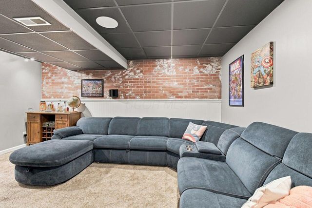 182 Mannaseh Drive W, Granville, OH 43023