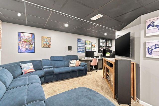 182 Mannaseh Drive W, Granville, OH 43023